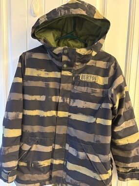 Burton Kids Hooded Puffer Jacket in Navy and Olive